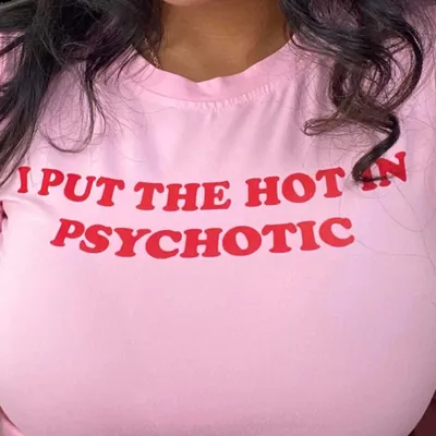Short form-fitting T-Shirt