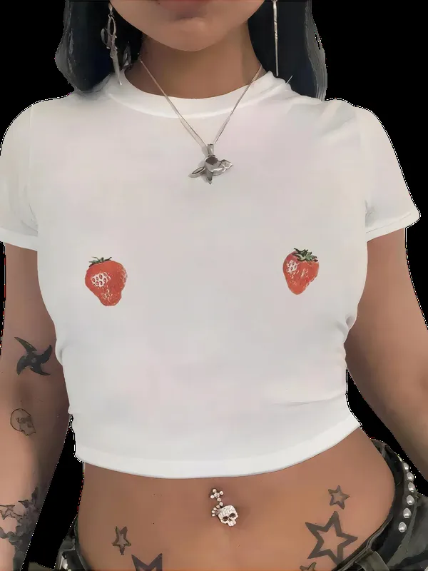 Short, form-fitting T-Shirt