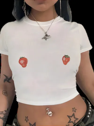Short, form-fitting T-Shirt
